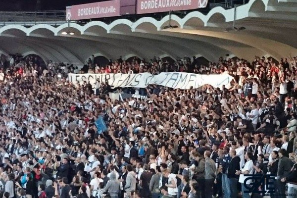 Lescuriens à jamais, banderole après match