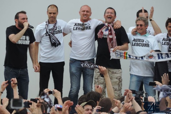 Place de la République avec les anciens joueurs (39)