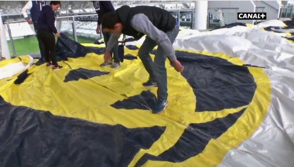 Premier tifo Nouveau Stade