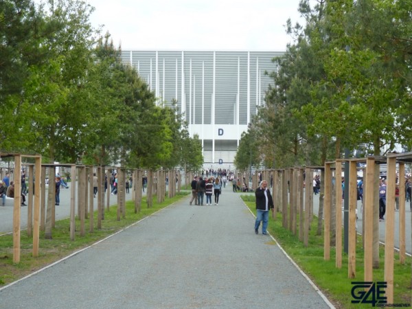 Nouveau stade parvis