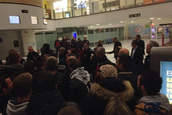 Arrivée joueurs après Gazelec aéroport (1)