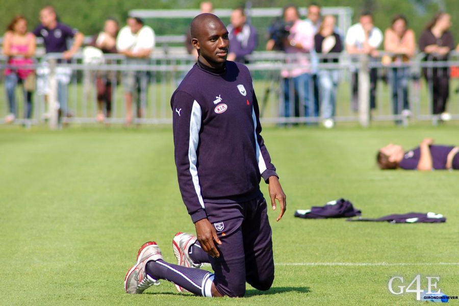 Alou Diarra à genoux Girondins Bordeaux
