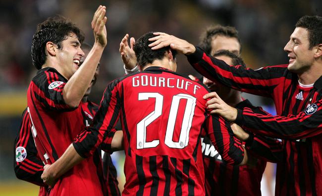 yoann-gourcuff-se-fait-encore-tacler-par-maldini-iconsport_liv_021107_66_73,27007