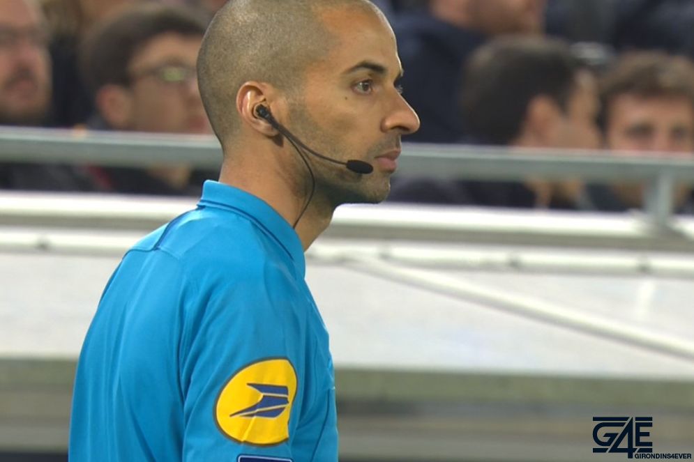 Arbitre assistant