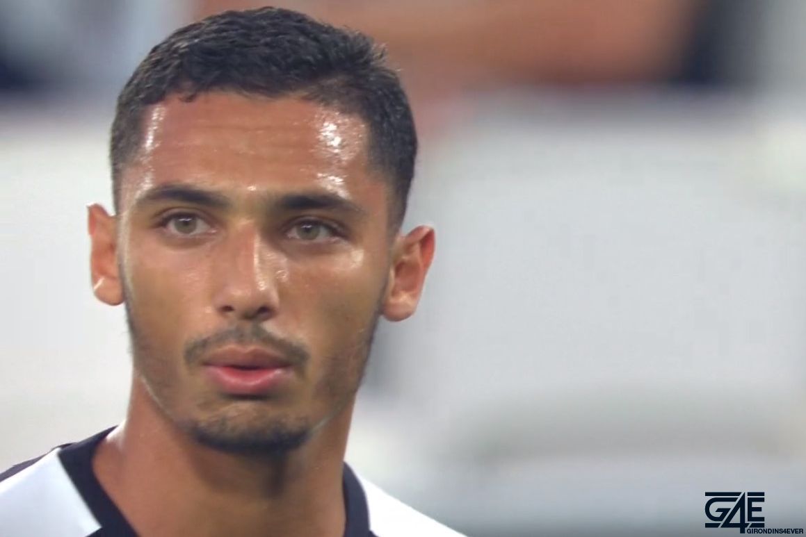 Entre l'Algérie et le Maroc, Benrahou a fait son choix — Equipe d'Algérie Entre l'Algérie et le Maroc, Benrahou a fait son choix — Equipe d'Algérie