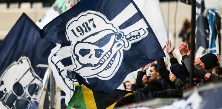 supporters ultramarines drapeaux